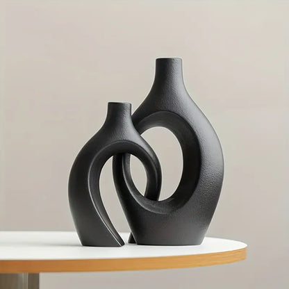 SABLE NOIR – SCULPTURAL CERAMIC VASE