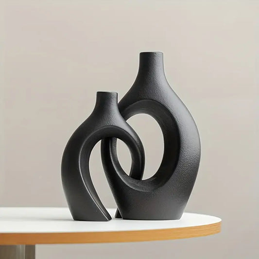 SABLE NOIR – SCULPTURAL CERAMIC VASE
