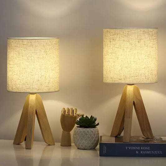 LUMIÈRE BOIS – TRIPOD TABLE LAMP WITH LINEN SHADE