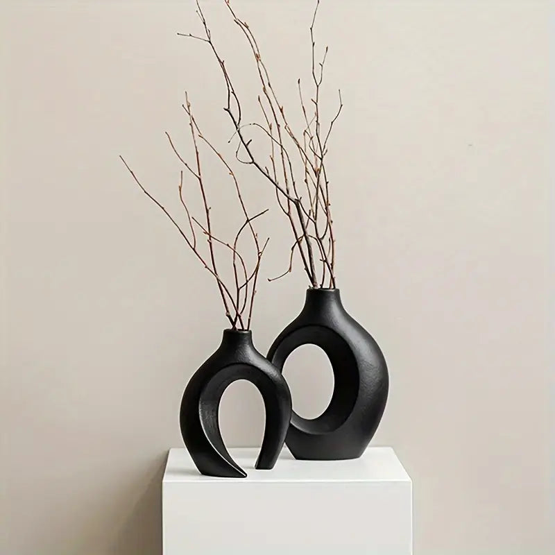 SABLE NOIR – SCULPTURAL CERAMIC VASE