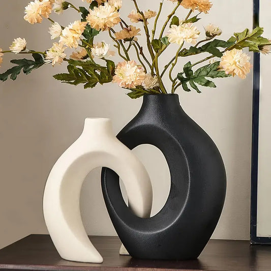 DUO VÉRITÉ – MODERN CERAMIC VASE SET (BLACK & WHITE)