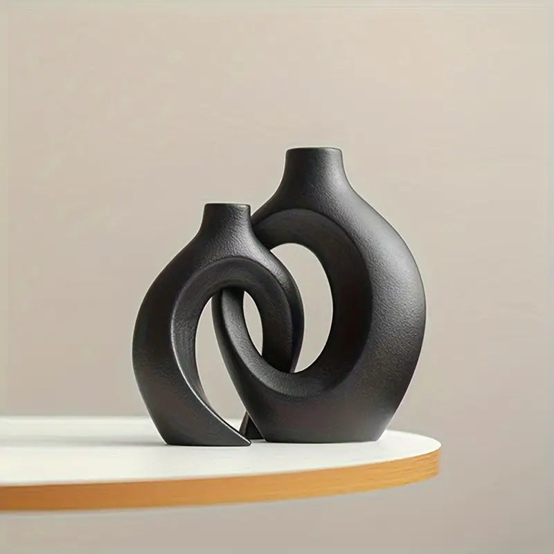 SABLE NOIR – SCULPTURAL CERAMIC VASE
